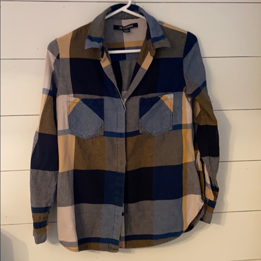 Le Chateau Button up